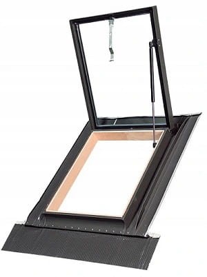 wylaz-dachowy-wgi-z-kolnierzem-uniwersalnym-ral-9005-46x75cm-fakro1.jpg