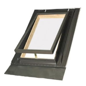 wylaz-dachowy-wgt-z-kolnierzem-uniwersalnym-46x75cm-ral-9005-fakro.jpg