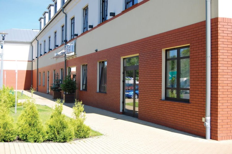 plytka-klinkierowa-01-rubinowa-czerwien-king-klinker-przysucha-realizacja2