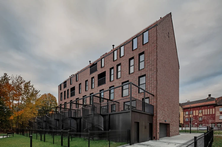 plytka-klinkierowa-hf37-wall-street-king-klinker-przysucha-realizacja4