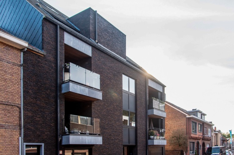 plytka-recznie-formowana-cassis-nelissen-realizacja4.jpg