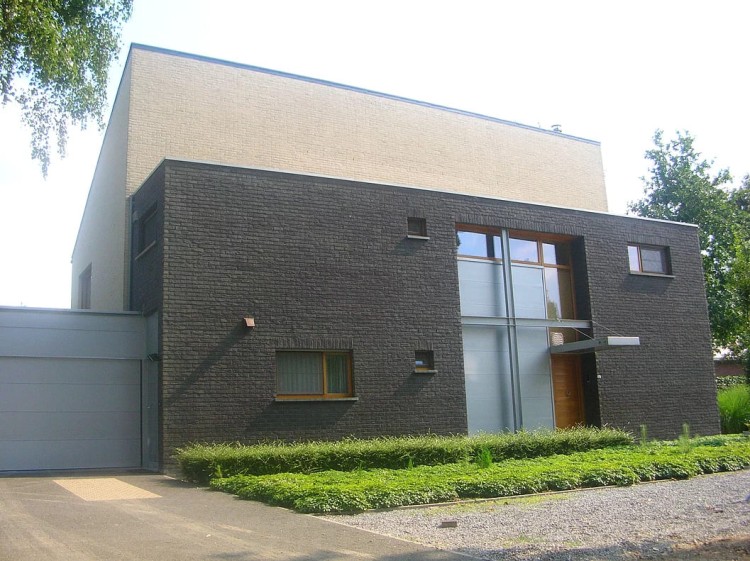 plytka-recznie-formowana-manganese-black-nelissen-realizacja8.jpg