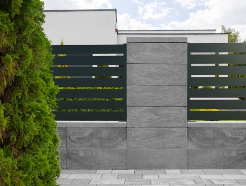 pustak-ogrodzeniowy-rezydencja-novator-kalcyt-szaro-stalowy-100x19x19cm-bruk-bet-realizacja.jpg