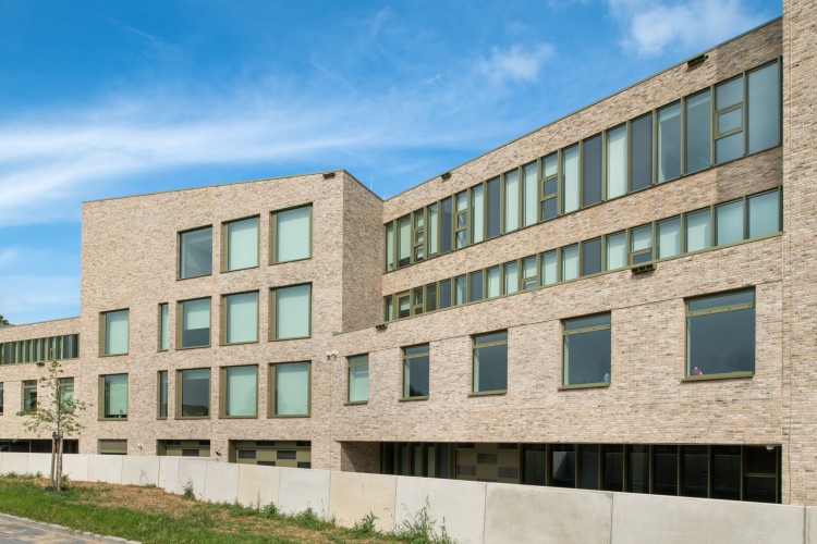 plytka-recznie-formowana-luce-nelissen-realizacja4.jpg