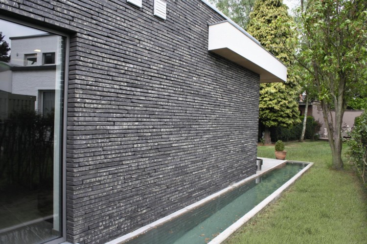 cegla-pelna-strukturyzowana-woda-long-john-black-wienerberger-realizacja