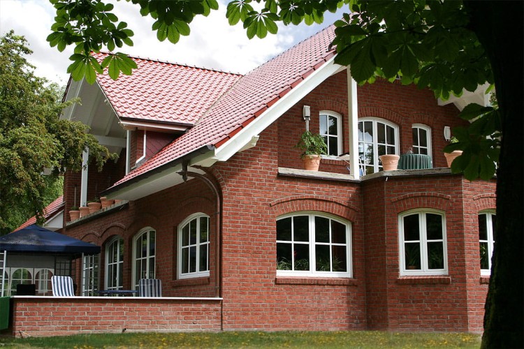 cegla-recznie-formowana-formback-czerwonobrazowa-roben-realizacja1