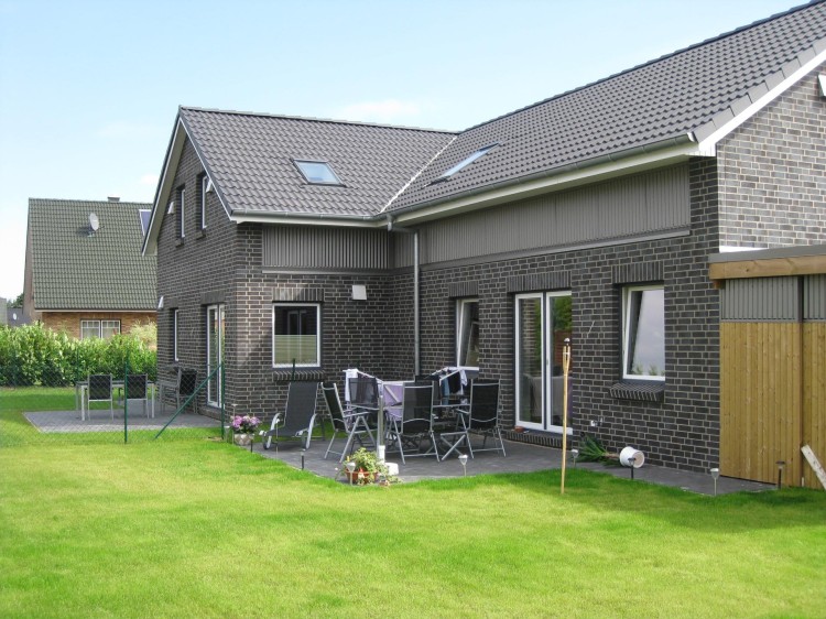 cegla-pelna-strukturyzowana-frankfurt-wienerberger-realizacja