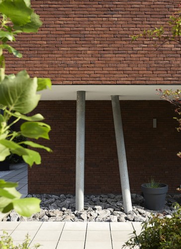 cegla-pelna-recznie-formowana-iluzo-purpurowa-wienerberger-realizacja