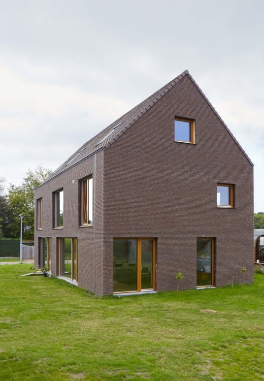 cegla-pelna-recznie-formowana-iluzo-brazowa-wienerberger-realizacja1