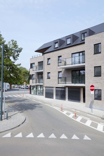 cegla-pelna-recznie-formowana-iluzo-szara-wienerberger-realizacja