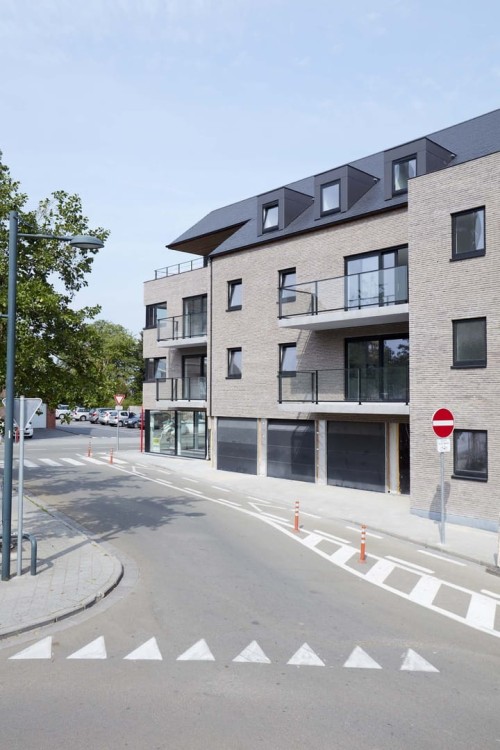 cegla-pelna-recznie-formowana-iluzo-szara-wienerberger-realizacja