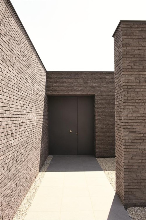 cegla-pelna-recznie-formowana-iluzo-szara-wienerberger-realizacja4