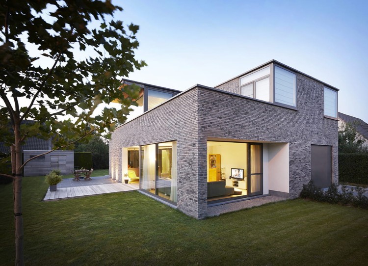 cegla-pelna-recznie-formowana-iluzo-szaro-grafitowa-wienerberger-realizacja