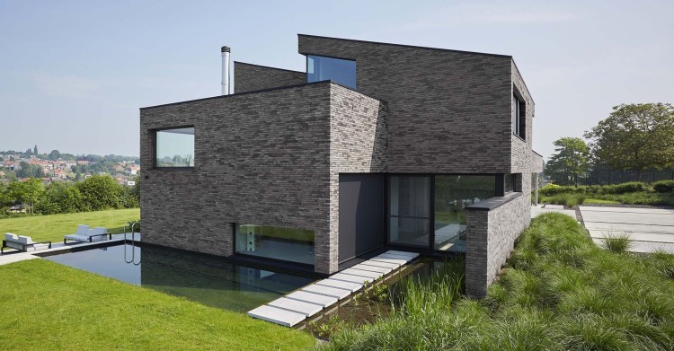 cegla-pelna-recznie-formowana-iluzo-szaro-grafitowa-wienerberger-realizacja1