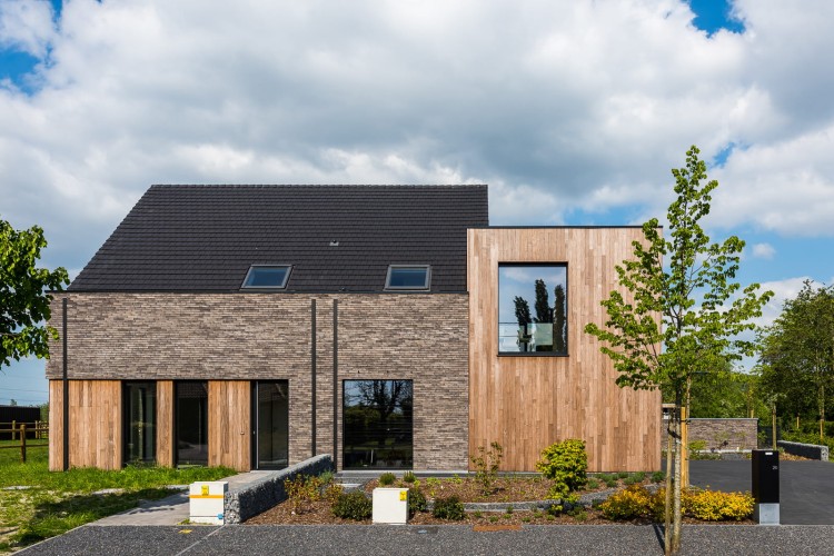 cegla-pelna-recznie-formowana-iluzo-szaro-grafitowa-wienerberger-realizacja9