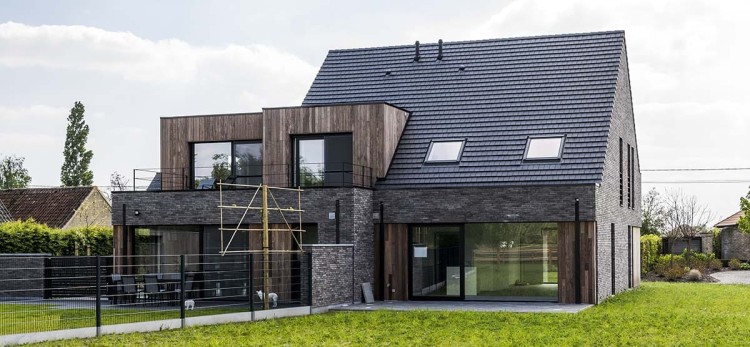 cegla-pelna-recznie-formowana-iluzo-szaro-grafitowa-wienerberger-realizacja10