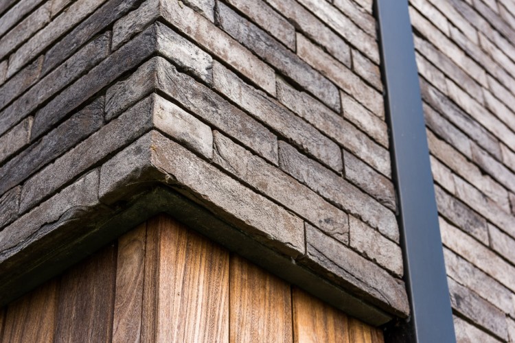 cegla-pelna-recznie-formowana-iluzo-szaro-grafitowa-wienerberger-realizacja12