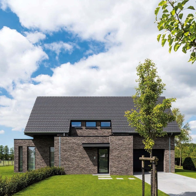 cegla-pelna-recznie-formowana-iluzo-szaro-grafitowa-wienerberger-realizacja13