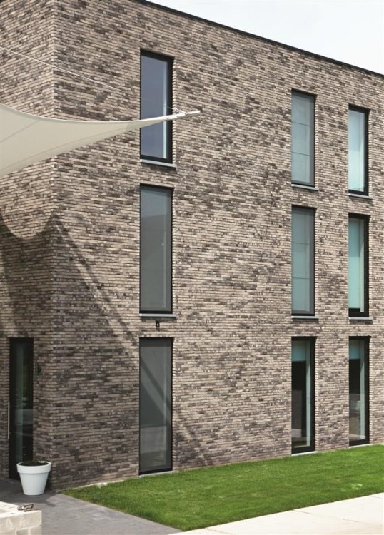 cegla-pelna-recznie-formowana-iluzo-szaro-grafitowa-wienerberger-realizacja21