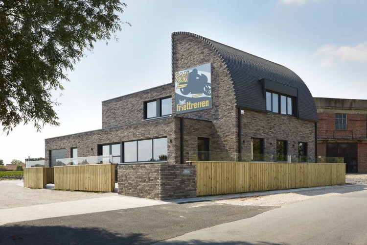 cegla-pelna-recznie-formowana-iluzo-szaro-grafitowa-wienerberger-realizacja27