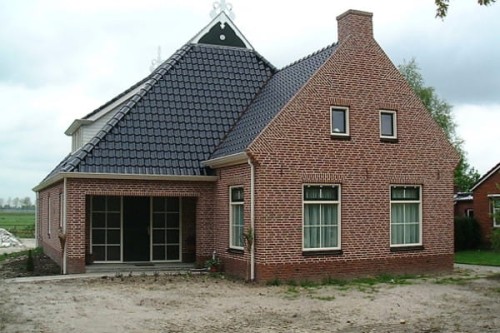 plytka-katowa-recznie-formowana-rood-boszand-gereduceerd-engels-realizacja