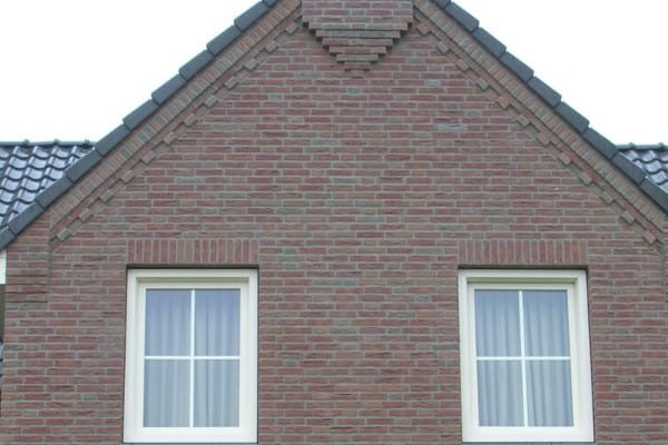 plytka-katowa-recznie-formowana-donkerrood-gereduceerd-engels-realizacja4