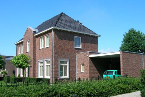 plytka-katowa-recznie-formowana-rood-bezaagseld-gereduceerd-engels-realizacja
