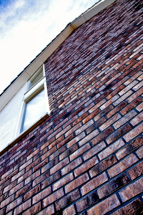 plytka-katowa-recznie-formowana-25-havanna-muhr-realizacja1