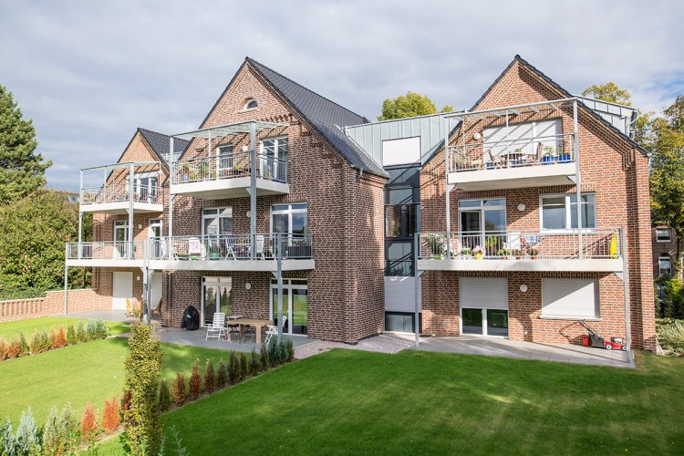 plytka-recznie-formowana-1-bronze-bunt-geflammt-muhr-realizacja1